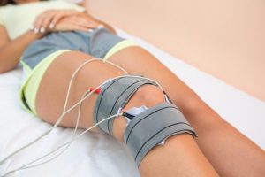 Elektroterapia – co to jest, jak działa i kiedy stosuje się zabiegi z użyciem prądu?
